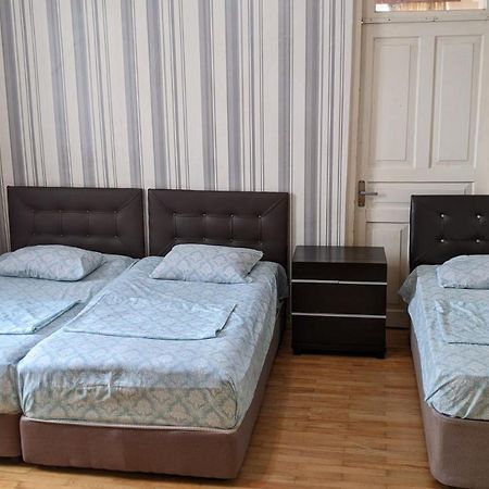 Medea'S Guest House Batumi Esterno foto