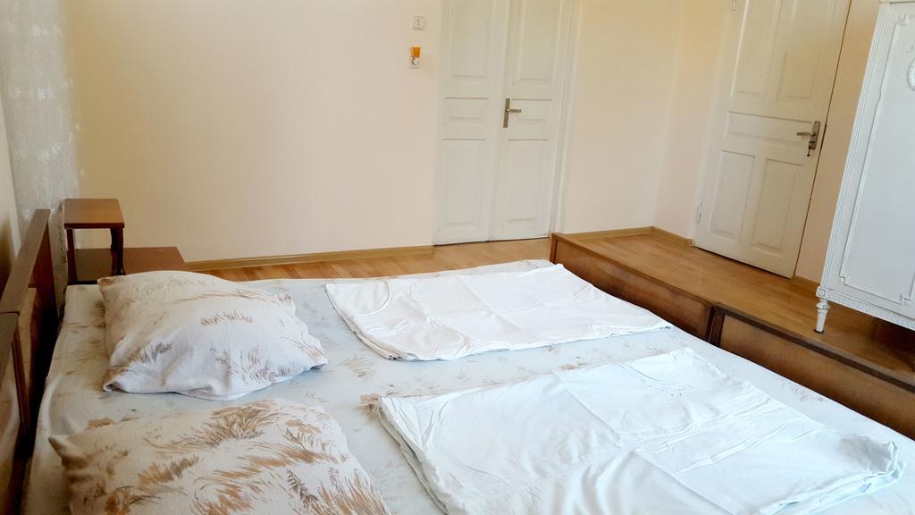 Medea'S Guest House Batumi Esterno foto