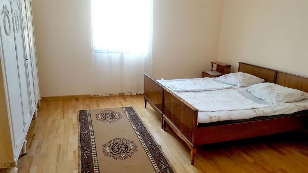 Medea'S Guest House Batumi Esterno foto